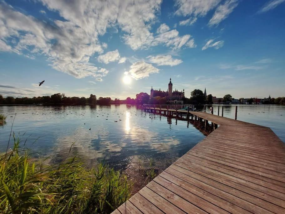 Zentrale Ferienwohnung - Direkt Am See Und Schloss Schwerin  Zewnętrze zdjęcie